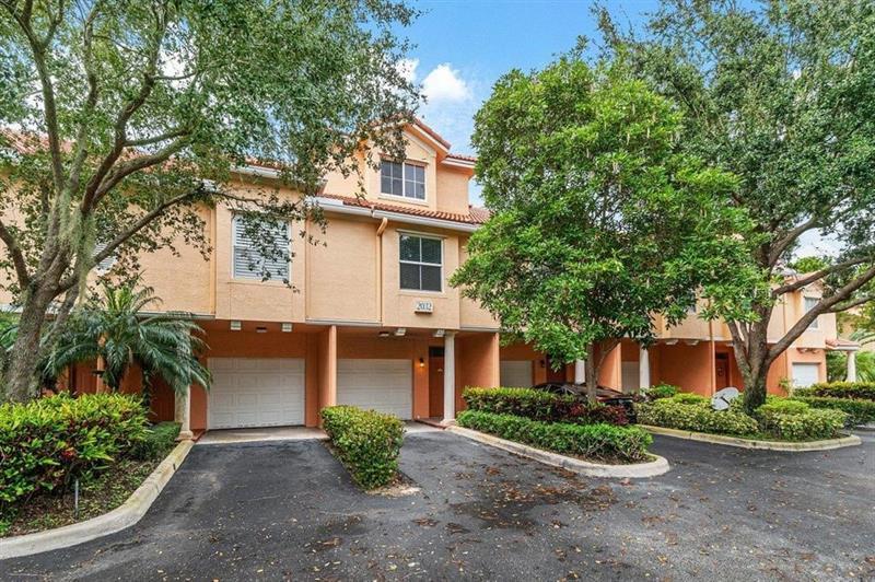 2032 Alta Meadows Ln in Delray Beach, FL - Building Photo