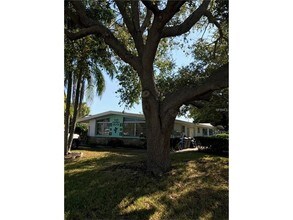 325 Capri Blvd in Treasure Island, FL - Building Photo - Building Photo