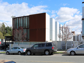 6th + Steele in Vancouver, BC - Building Photo - Building Photo