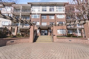 46289-46289 Yale Rd in Chilliwack, BC - Building Photo