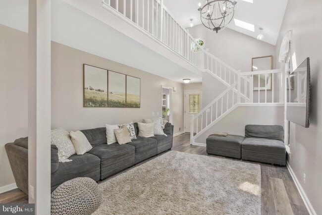 property at 1 Bentmoor Ct