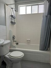 2420 Pacific Ave, Unit D in Venice, CA - Foto de edificio - Building Photo