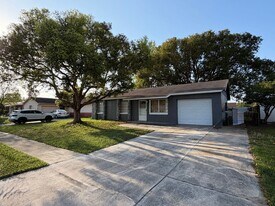 2036 Las Palmas Cir in Orlando, FL - Building Photo