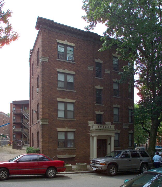 15-19 Summit St in Springfield, MA - Building Photo