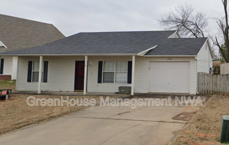 2502 Parkcrest Dr in Bentonville, AR - Building Photo