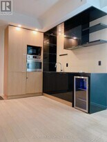 70 Temperance St in Toronto, ON - Building Photo