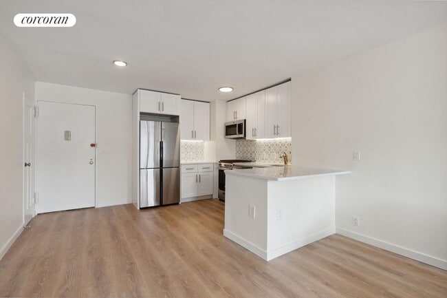 201 E 25th St in New York, NY - Building Photo - Building Photo