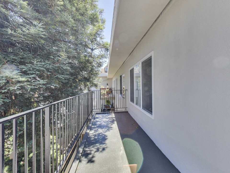 1761 Vallejo St-Unit -302 in San Francisco, CA - Building Photo