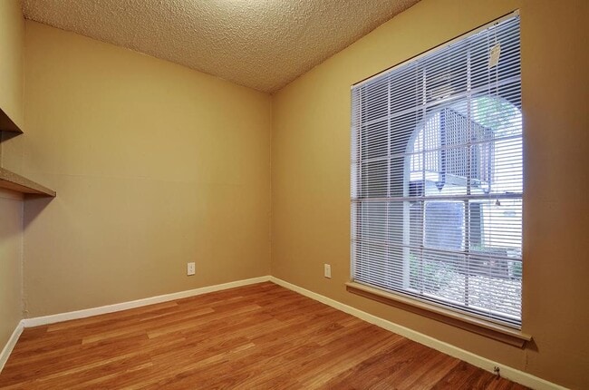 2414 Ventura Dr in Austin, TX - Building Photo - Building Photo