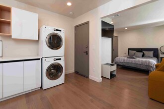 621 Aileen St, Unit 1 in Oakland, CA - Foto de edificio - Building Photo