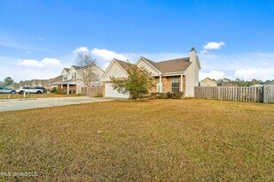 14040 Seymour Dr in D'Iberville, MS - Building Photo