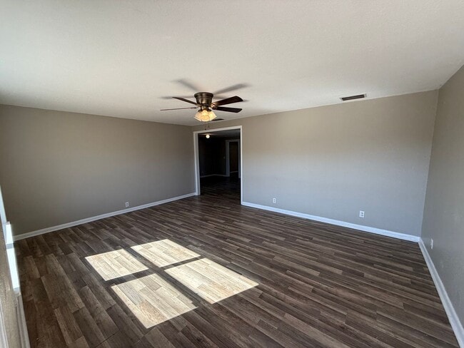 3004 F M Jones Dr in Lithia, FL - Building Photo - Building Photo