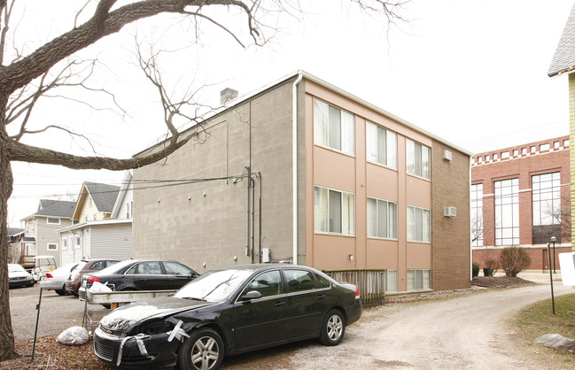 1313 S State St in Ann Arbor, MI - Foto de edificio - Building Photo