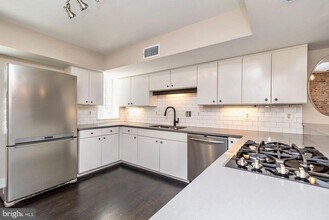 114-18 Naudain St in Philadelphia, PA - Building Photo - Building Photo