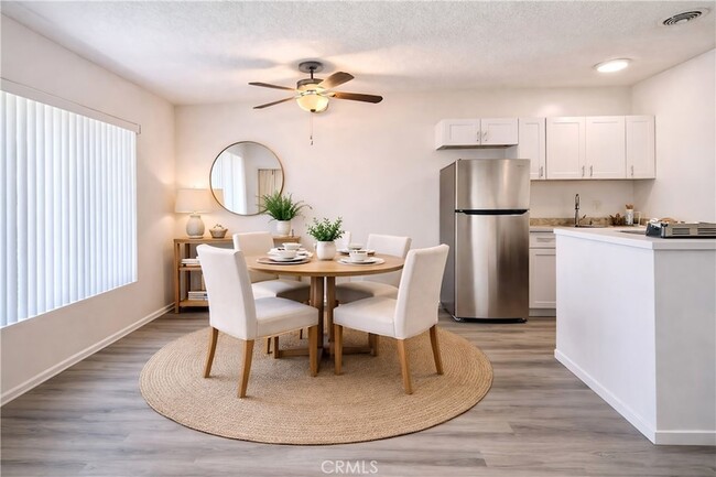 1820 W Sallie Ln, Unit B in Anaheim, CA - Foto de edificio - Building Photo