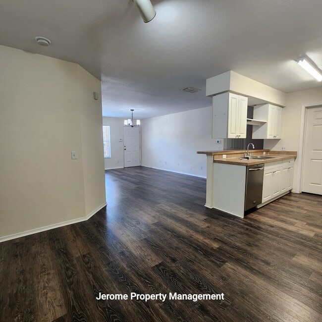 36243 Lake Chase Blvd in Zephyrhills, FL - Building Photo - Building Photo