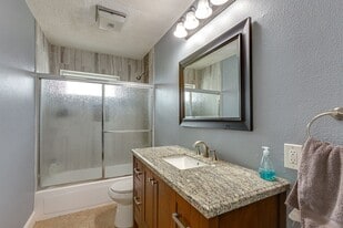 9621 Rustown Dr in Dallas, TX - Building Photo