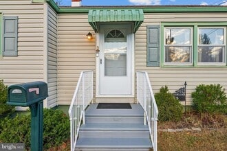 610 Lee Ave in Beverly, NJ - Foto de edificio - Building Photo