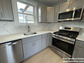 11 Pearl Ter, Unit 3 in Somerville, MA - Foto de edificio - Building Photo