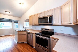 12105 Woodchase Cir in Anchorage, AK - Building Photo - Building Photo