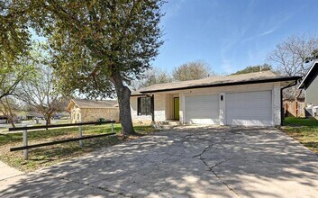 5545 Pine Pl in Austin, TX - Building Photo - Building Photo