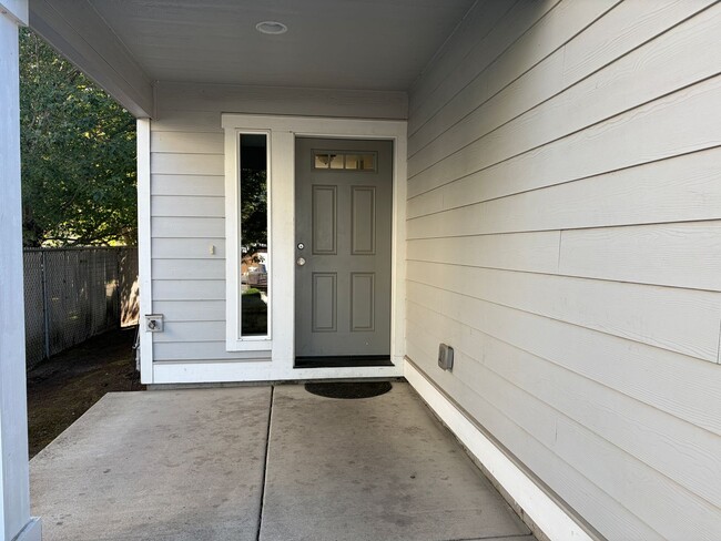 131 Ackerman St W in Monmouth, OR - Building Photo - Building Photo