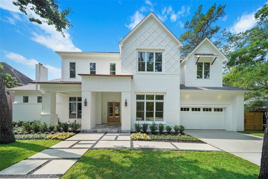8407 Burkhart Rd in Houston, TX - Building Photo