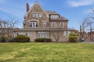 825 Delaware Ave in Fountain Hill, PA - Building Photo