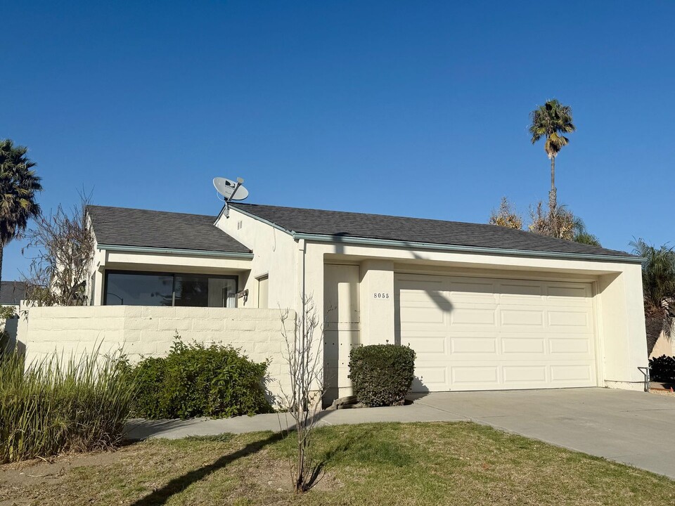 8055 Crystal Pl in Ventura, CA - Building Photo