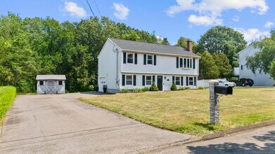 32 Nod Brook Rd in Wallingford, CT - Building Photo - Building Photo