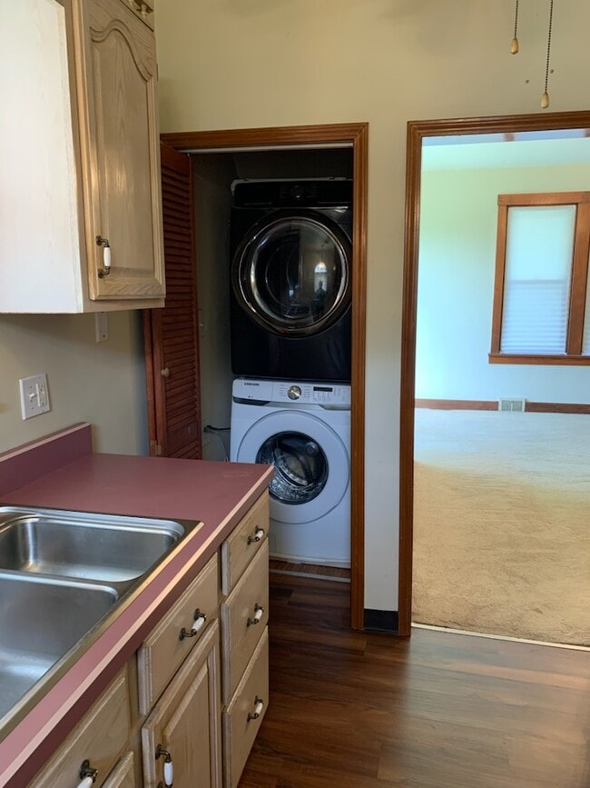 5725 Brinley Dr in Verona, PA - Building Photo - Building Photo