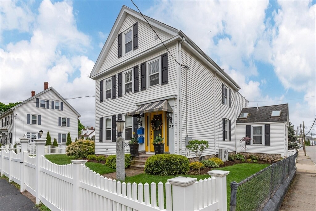 25 Highland St in Woburn, MA - Building Photo