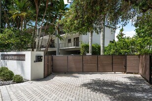 3560 W Fairview St in Miami, FL - Building Photo