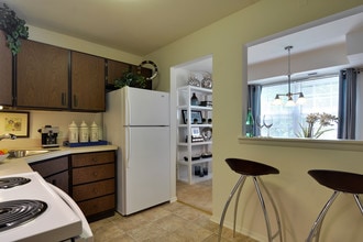 Hickory Hills Condominiums in Bel Air, MD - Foto de edificio - Building Photo