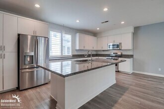 2137 Stellar Way in Chula Vista, CA - Building Photo - Building Photo