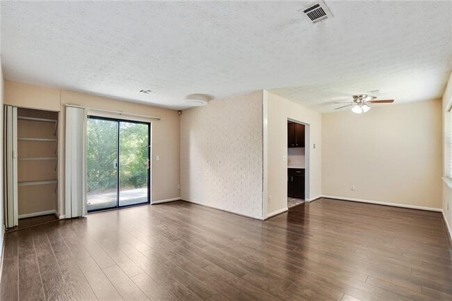 76 Sandalwood Cir in Lawrenceville, GA - Building Photo - Building Photo