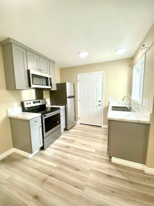 1105 Debra Dr, Unit B in Costa Mesa, CA - Foto de edificio