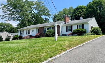 523 Overlook Dr in Orange, CT - Building Photo - Building Photo