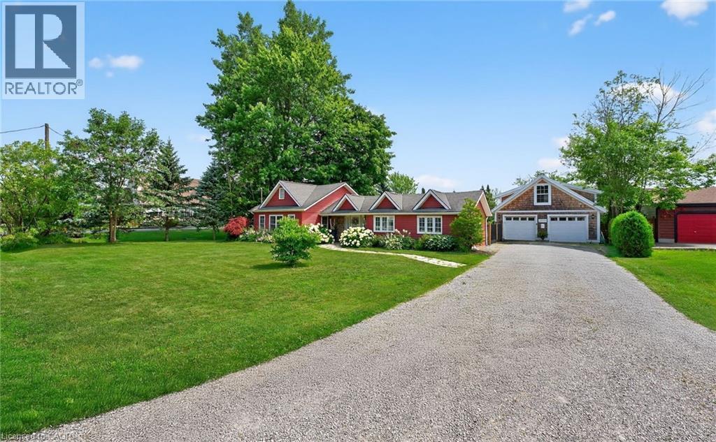 44 Pleasant Ave S in Fort Erie, ON - Building Photo