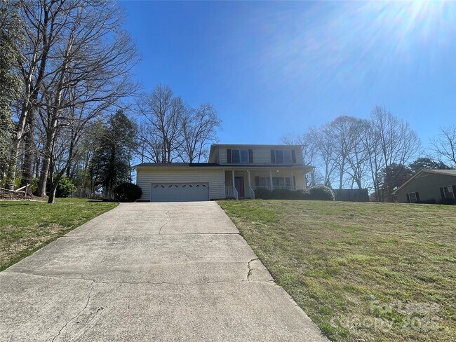 6160 Timberlane Terrace in Hickory, NC - Building Photo - Building Photo