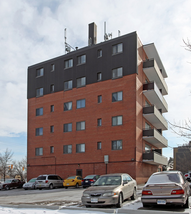 Flower Town Apartments in Brampton, ON - Building Photo - Building Photo