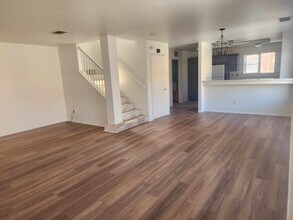 1050 Harbor Heights Dr in Los Angeles, CA - Building Photo - Building Photo