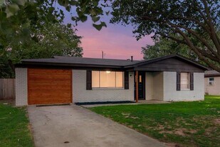 3912 Lakewood Dr in Lake Worth, TX - Building Photo