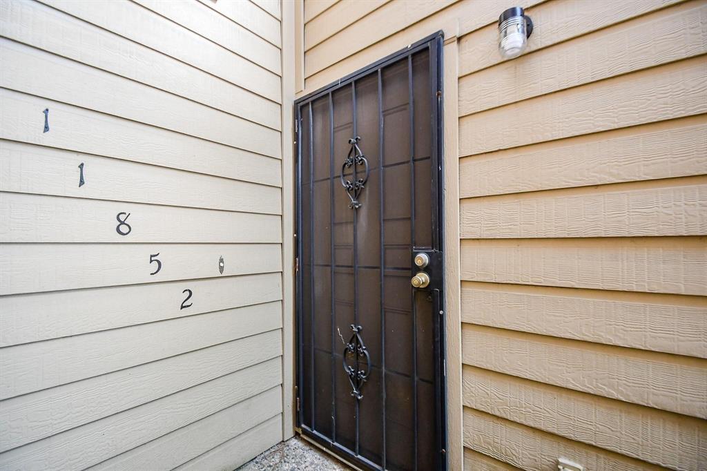 11852 Barryknoll Ln in Houston, TX - Building Photo