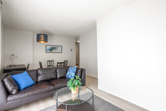 10883 Saskatchewan Dr NW in Edmonton, AB - Building Photo - Building Photo