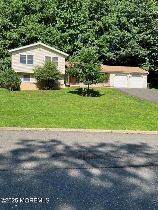 3 Galewood Dr in Holmdel, NJ - Building Photo