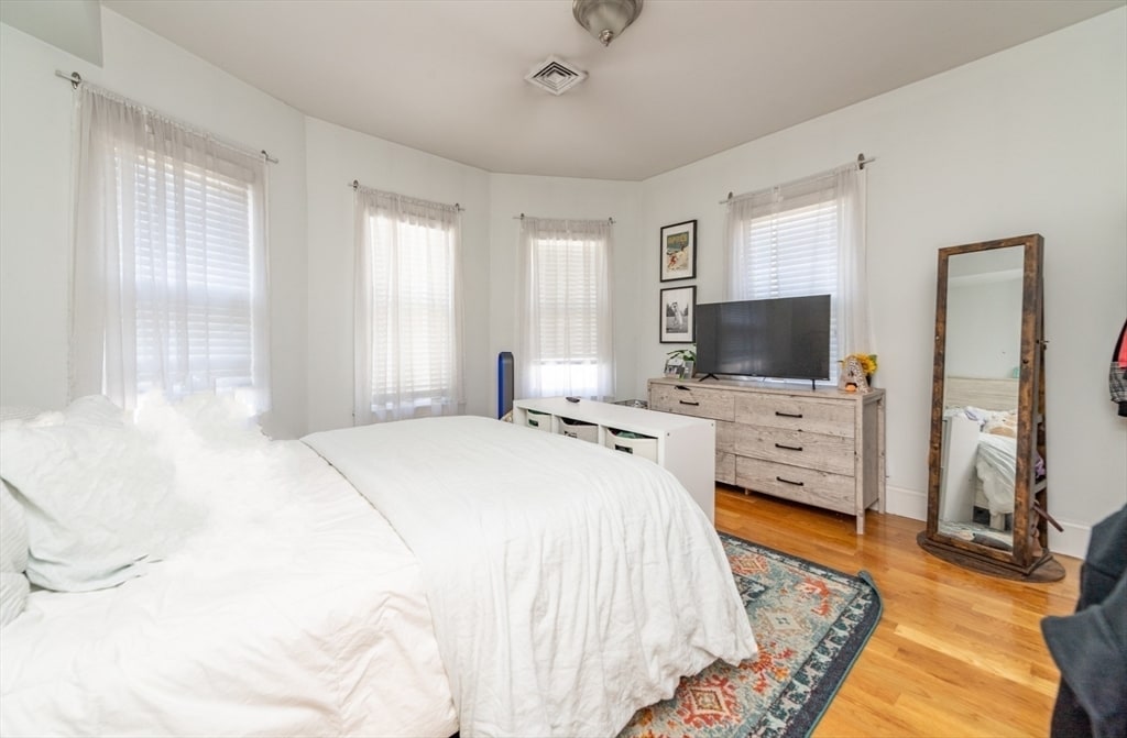 140 Boston St, Unit 1 in Boston, MA - Building Photo
