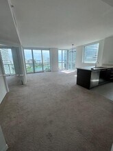 500 Brickell Ave in Miami, FL - Building Photo - Building Photo