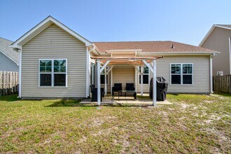 202 Admiral Ct in Sneads Ferry, NC - Building Photo - Building Photo