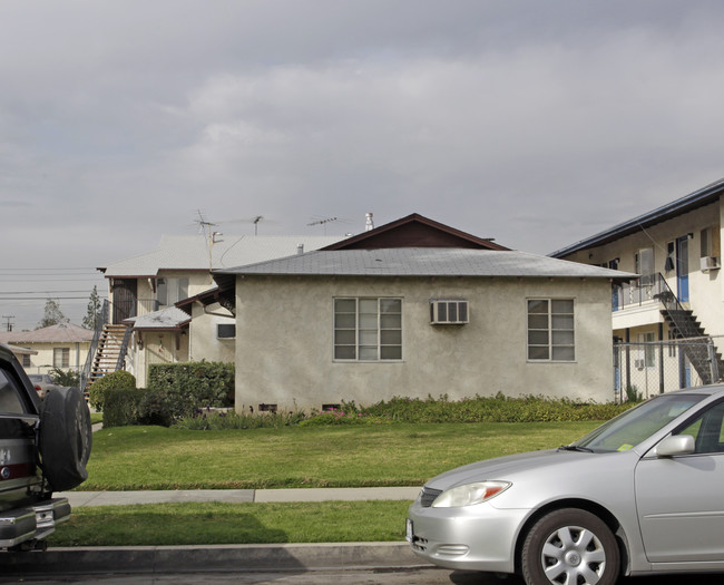 137 Orange Grove Ave in San Fernando, CA - Foto de edificio - Building Photo